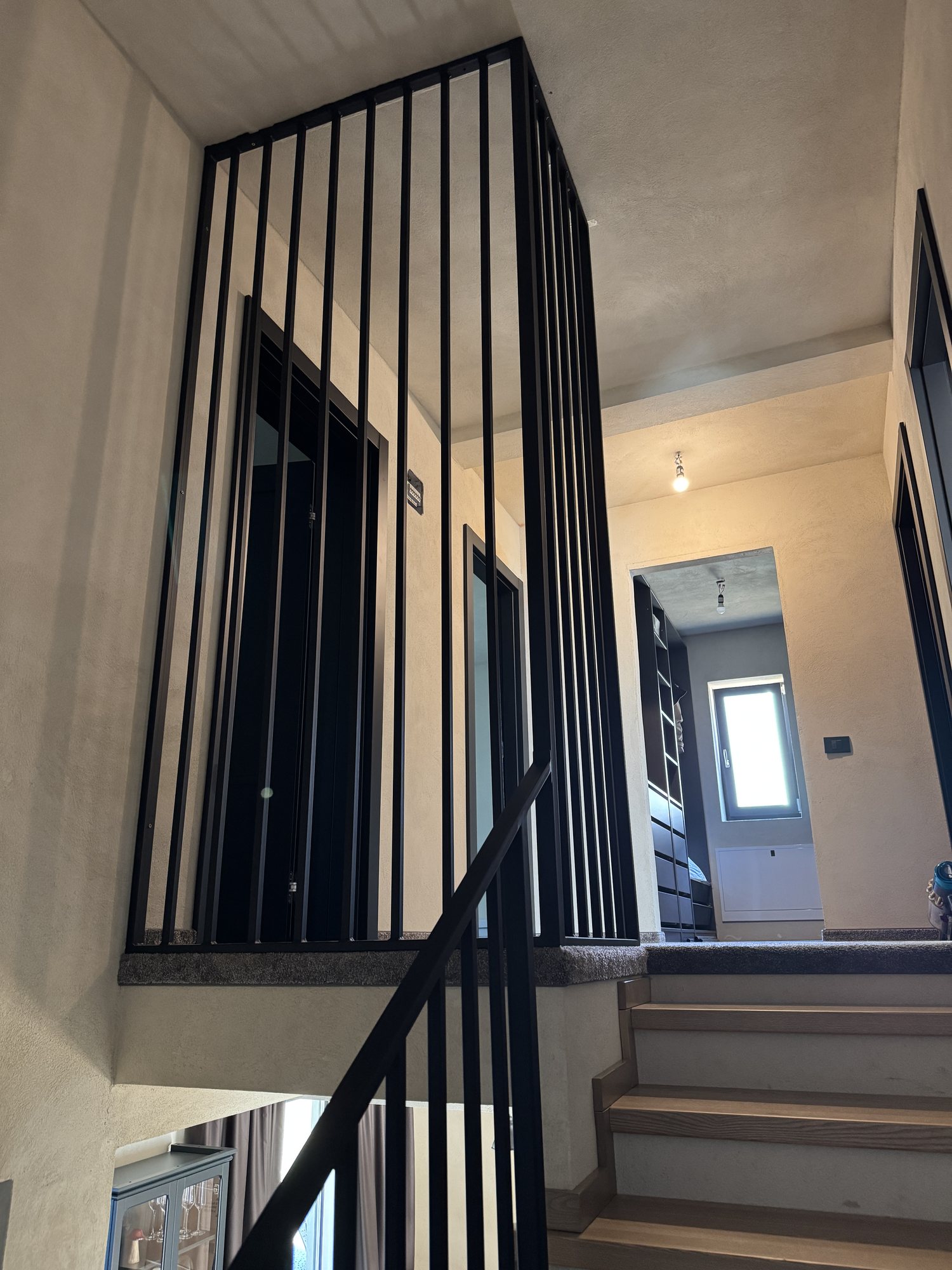 Balustradă interioară pe două niveluri
